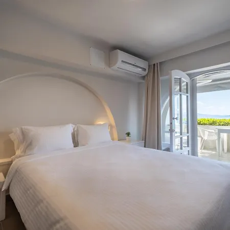 Nelly's Aparthotel 4*