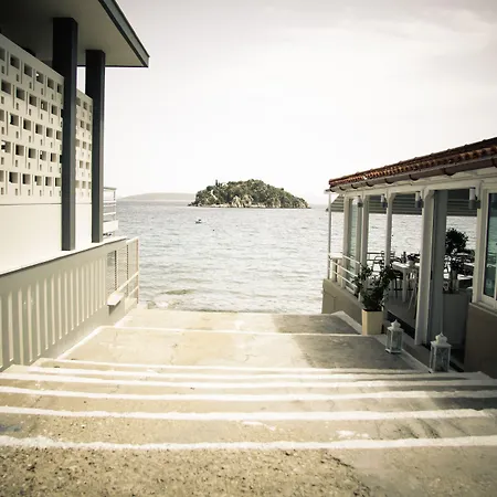 Nelly's Aparthotel 3*