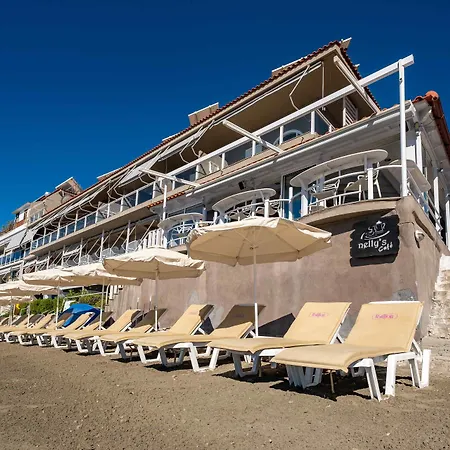 Nelly's Aparthotel