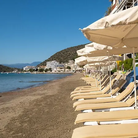 Aparthotel Nelly's 3*