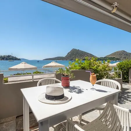 Apartahotel Nelly's Tolón